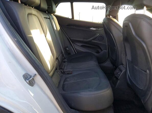 WBXYJ1C05L5P69847 2020 BMW X2 Белый Вид задней части салона