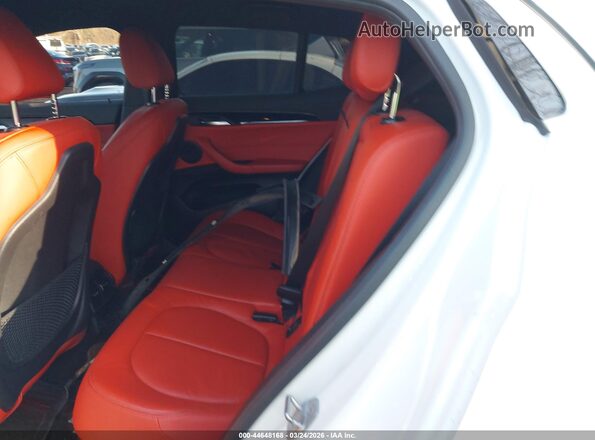 WBXYJ5C35JEF80102 2018 BMW X2 Белый Вид наклейки с VIN-кодом