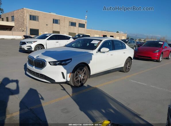 WBY33FK09RCT02661 2024 BMW OTHER Белый Передняя левая четверть