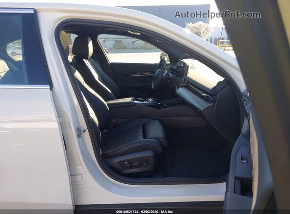 WBY33FK09RCT02661 2024 BMW OTHER Белый Вид салона спереди