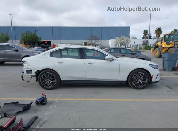 WBY33FK09RCT02661 2024 BMW OTHER Белый Панорамный вид салона 360°