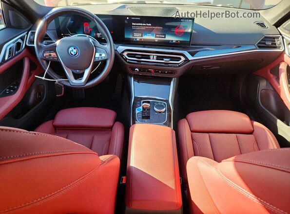 WBY43AW04PFR35646 2023 BMW I4 Бордовый Вид панели приборов
