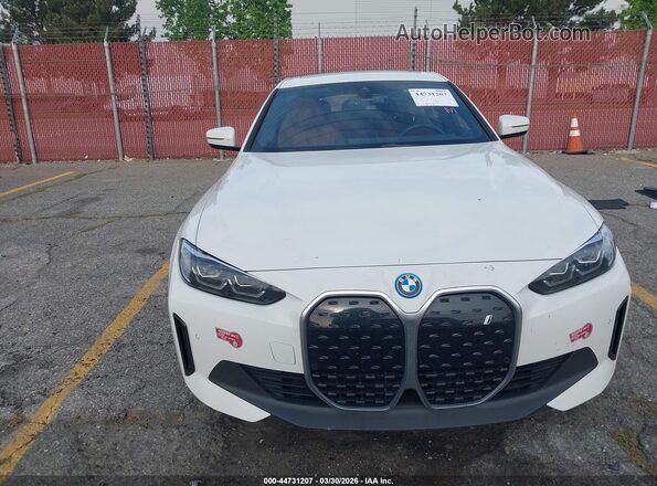 WBY43AW06PFR34000 2023 BMW I4 White Вид щитка приладів