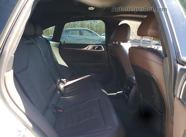WBY73AW03NFM94487 2022 BMW I4 Two Tone Widok tylnych siedzeń