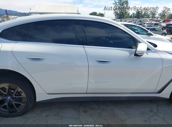 WBY73AW0XPFR44350 2023 BMW I4 White Widok wnętrza z tyłu