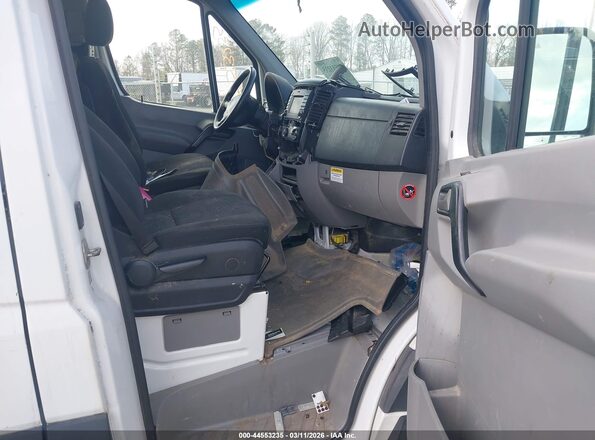 WD3PF1CD7HP518721 2017 MERCEDES-BENZ SPRINTER Белый Вид салона спереди