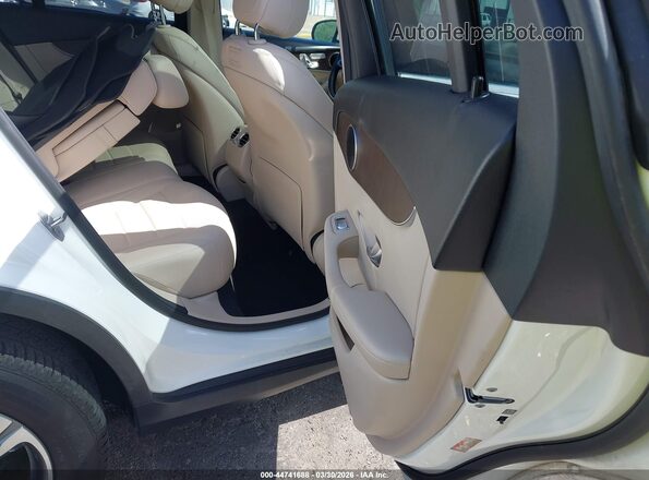 WDC0G4JB6K1000871 2019 MERCEDES-BENZ GLC 300 White VIN կոդի պիտակի տեսք