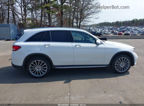 WDC0G4KB3JV065585 2018 MERCEDES-BENZ GLC 300 Белый Вид задней части салона