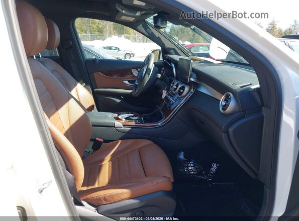 WDC0G4KB7HF195079 2017 MERCEDES-BENZ GLC 300 Белый Вид салона спереди