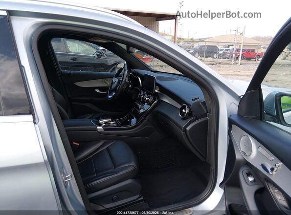 WDC0G4KB8HF155416 2017 MERCEDES-BENZ GLC 300 Серебряный Вид салона спереди