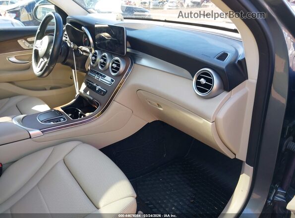 WDC0G8EB1LF688476 2020 MERCEDES-BENZ GLC 300 Серый Вид салона спереди