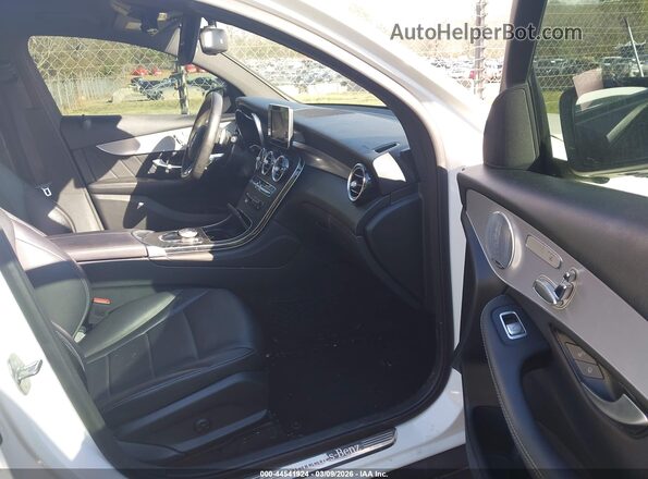 WDC0J4KB4KF588689 2019 MERCEDES-BENZ GLC 300 COUPE Белый Вид салона спереди