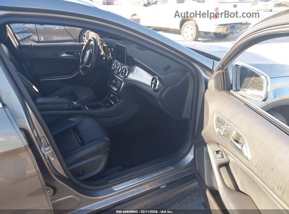 WDCTG4EB0JJ384250 2018 MERCEDES-BENZ GLA 250 Gray Widok wnętrza z przodu