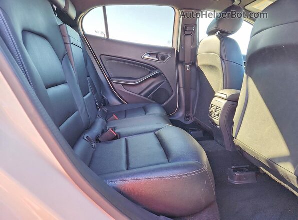 WDCTG4EB0KU005280 2019 MERCEDES-BENZ GLA White Rear interior view