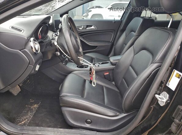 WDCTG4EB5JJ404850 2018 MERCEDES-BENZ GLA Black Widok wnętrza z przodu