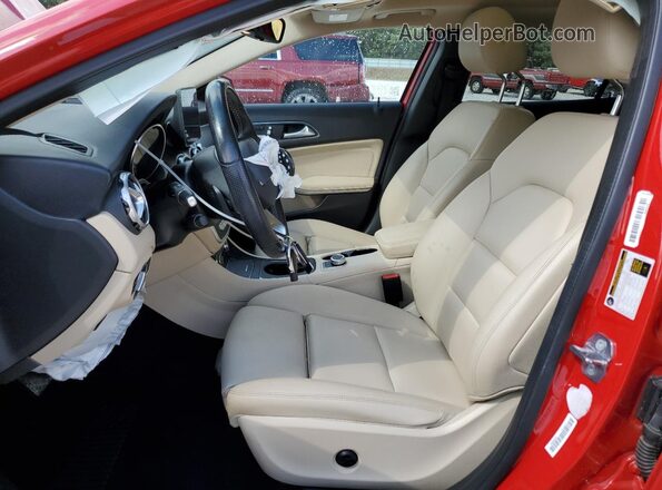 WDCTG4EB5KU003198 2019 MERCEDES-BENZ GLA Red Vista interior delantera