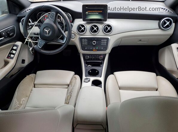 WDCTG4EB6GJ255678 2016 MERCEDES-BENZ GLA Серебряный Вид панели приборов