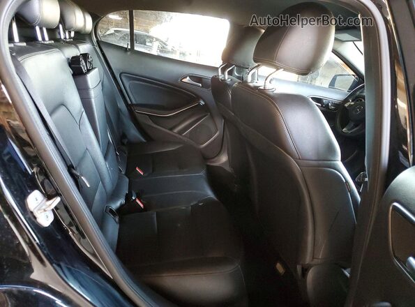 WDCTG4EB6JJ401715 2018 MERCEDES-BENZ GLA Black Widok tylnych siedzeń