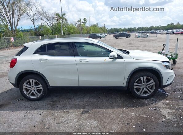 WDCTG4EB7GJ202407 2016 MERCEDES-BENZ GLA 250 White Вид задньої частини салону