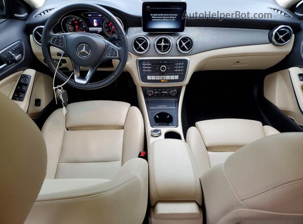 WDCTG4EB7KJ581806 2019 MERCEDES-BENZ GLA Black Առջևի վահանակի տեսք