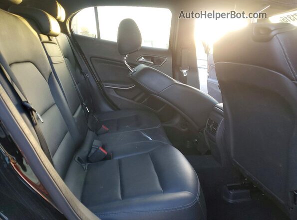 WDCTG4EB8GJ192809 2016 MERCEDES-BENZ GLA Black Widok tylnych siedzeń