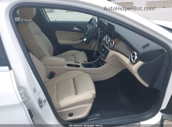 WDCTG4EB8KJ550726 2019 MERCEDES-BENZ GLA 250 White Front interior view