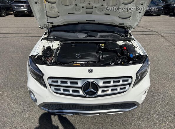 WDCTG4EB8KJ587551 2019 MERCEDES-BENZ GLA White Widok deski rozdzielczej