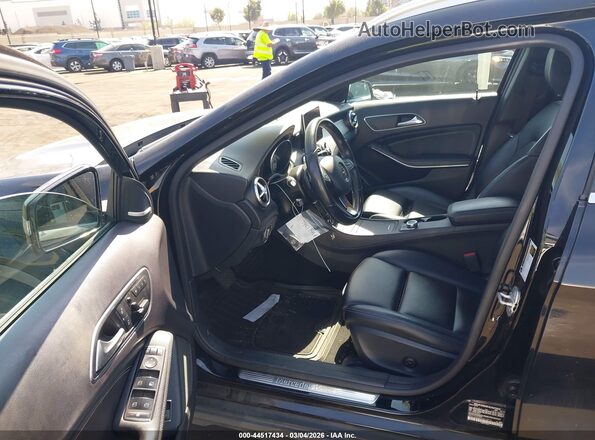 WDCTG4EB9GJ212212 2016 MERCEDES-BENZ GLA 250 Black Вид салону спереду