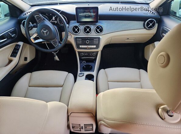 WDCTG4EBXJJ371389 2018 MERCEDES-BENZ GLA White Widok deski rozdzielczej