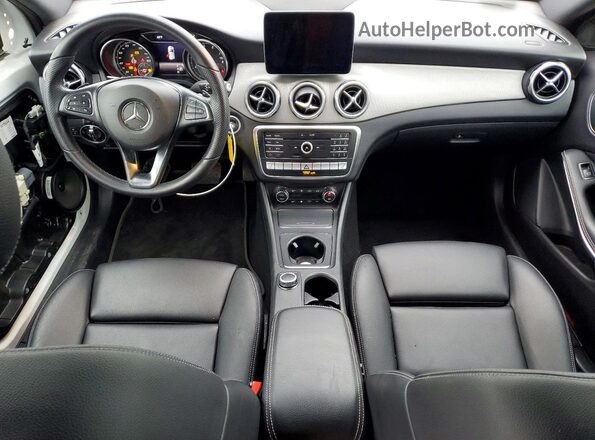 WDCTG4GB5LU023711 2020 MERCEDES-BENZ GLA Белый Вид панели приборов