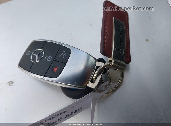 WDD3G4EB0KW021060 2019 MERCEDES-BENZ A 220 Champagne Вид панелі приладів