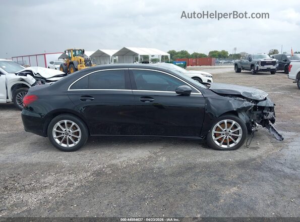 WDD3G4EB0KW022421 2019 MERCEDES-BENZ A 220 Black Rear interior view