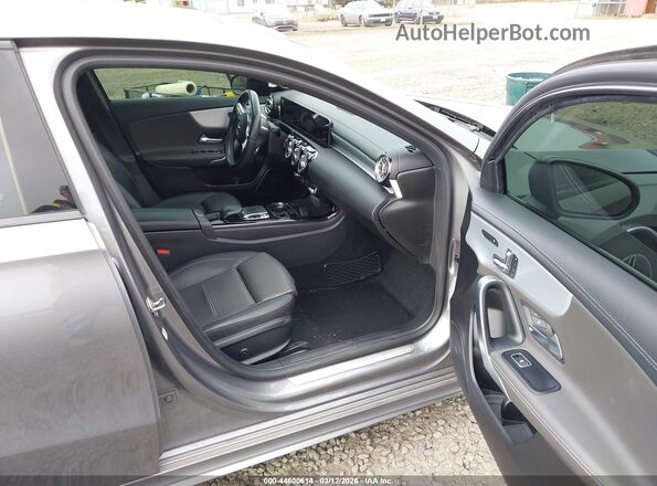 WDD3G4EB5KW001998 2019 MERCEDES-BENZ A 220 Серый Вид салона спереди