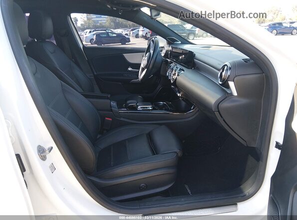WDD3G4EB5KW033009 2019 MERCEDES-BENZ A 220 White Front interior view