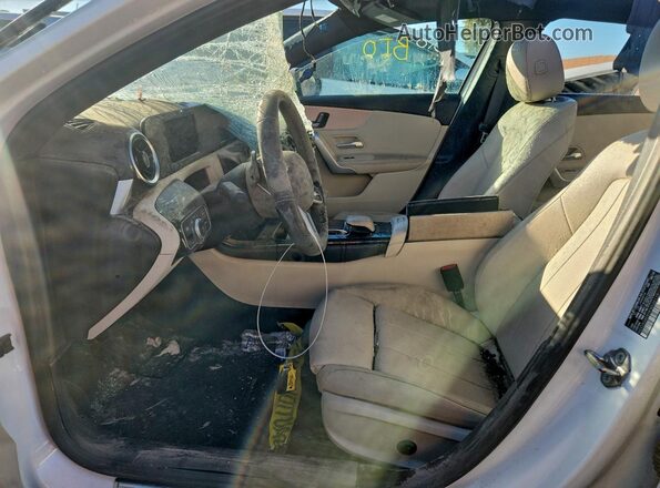 WDD3G4EB5KW036119 2019 MERCEDES-BENZ A Белый Вид салона спереди