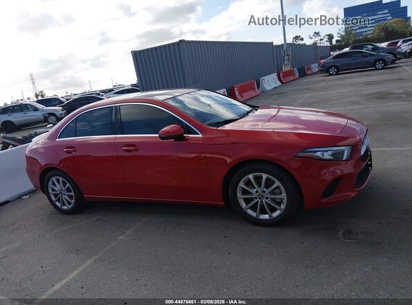 WDD3G4EB7KW026613 2019 MERCEDES-BENZ A 220 Красный Вид задней части салона
