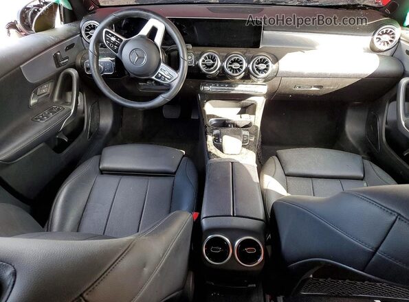 WDD3G4EBXLW039003 2020 MERCEDES-BENZ A Красный Вид панели приборов
