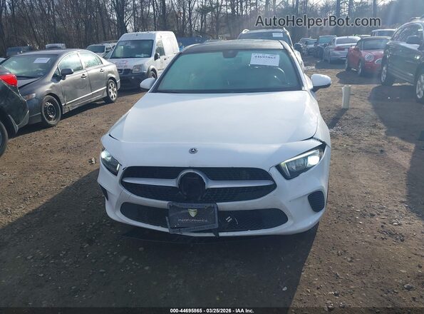 WDD3G4FB7KW006232 2019 MERCEDES-BENZ A 220 White Widok deski rozdzielczej