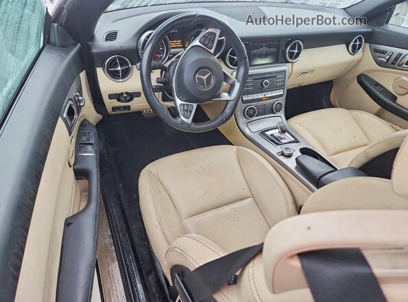 WDDPK3JA8HF138336 2017 MERCEDES-BENZ SLC White Vista del salpicadero