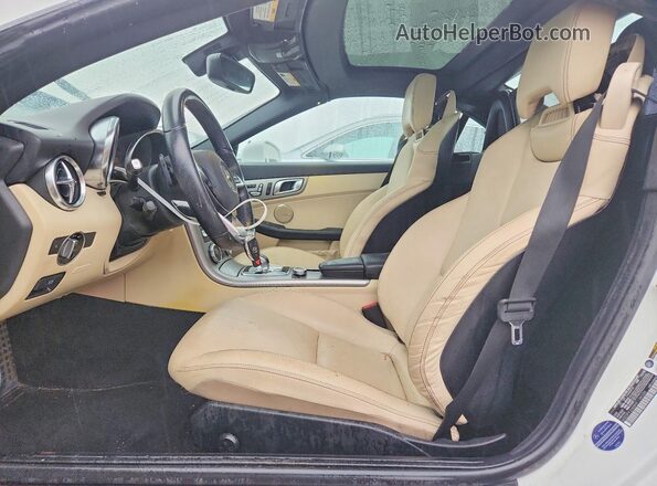 WDDPK3JA8HF138336 2017 MERCEDES-BENZ SLC White Vista interior delantera