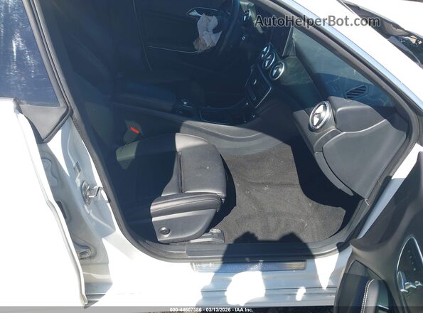 WDDSJ4EB0JN692312 2018 MERCEDES-BENZ CLA 250 Белый Вид салона спереди