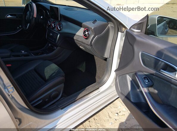 WDDSJ4EB2GN355343 2016 MERCEDES-BENZ CLA 250 Silver Սալոնի դիմացի տեսք