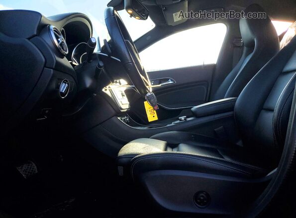 WDDSJ4EB2KN718717 2019 MERCEDES-BENZ CLA-CLASS Black Widok wnętrza z przodu