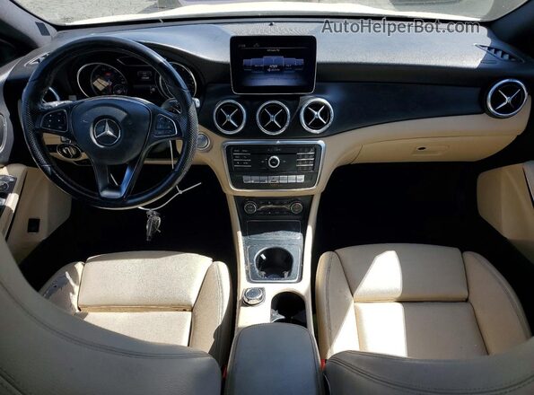 WDDSJ4EBXKN709022 2019 MERCEDES-BENZ CLA-CLASS Белый Вид панели приборов