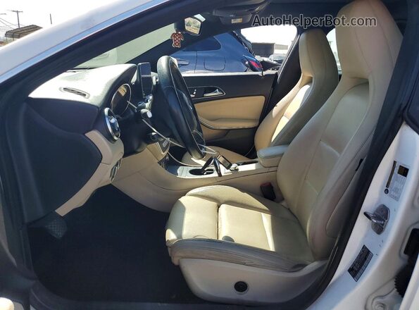 WDDSJ4EBXKN709022 2019 MERCEDES-BENZ CLA-CLASS Белый Вид салона спереди