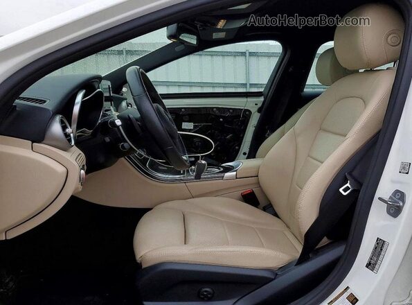 WDDWF4KB8JR409994 2018 MERCEDES-BENZ C Белый Вид салона спереди