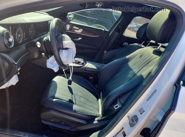 WDDZF4JB0JA355457 2018 MERCEDES-BENZ E Белый Вид салона спереди
