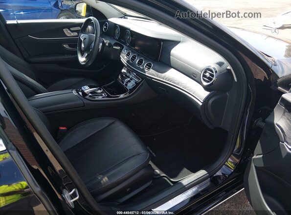 WDDZF4JB6HA102685 2017 MERCEDES-BENZ E-CLASS Черный Вид салона спереди