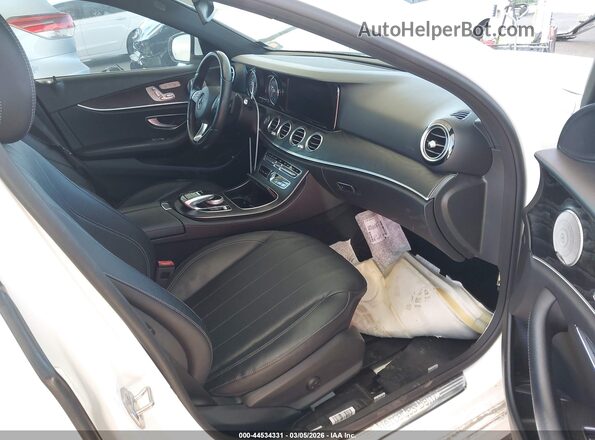 WDDZF4JB7JA372885 2018 MERCEDES-BENZ E-CLASS Белый Вид салона спереди
