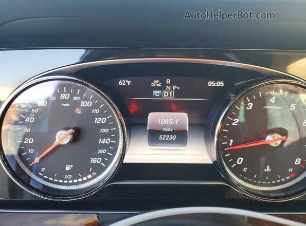 WDDZF4KB0KA576296 2019 MERCEDES-BENZ E Белый Вид щитка приборов